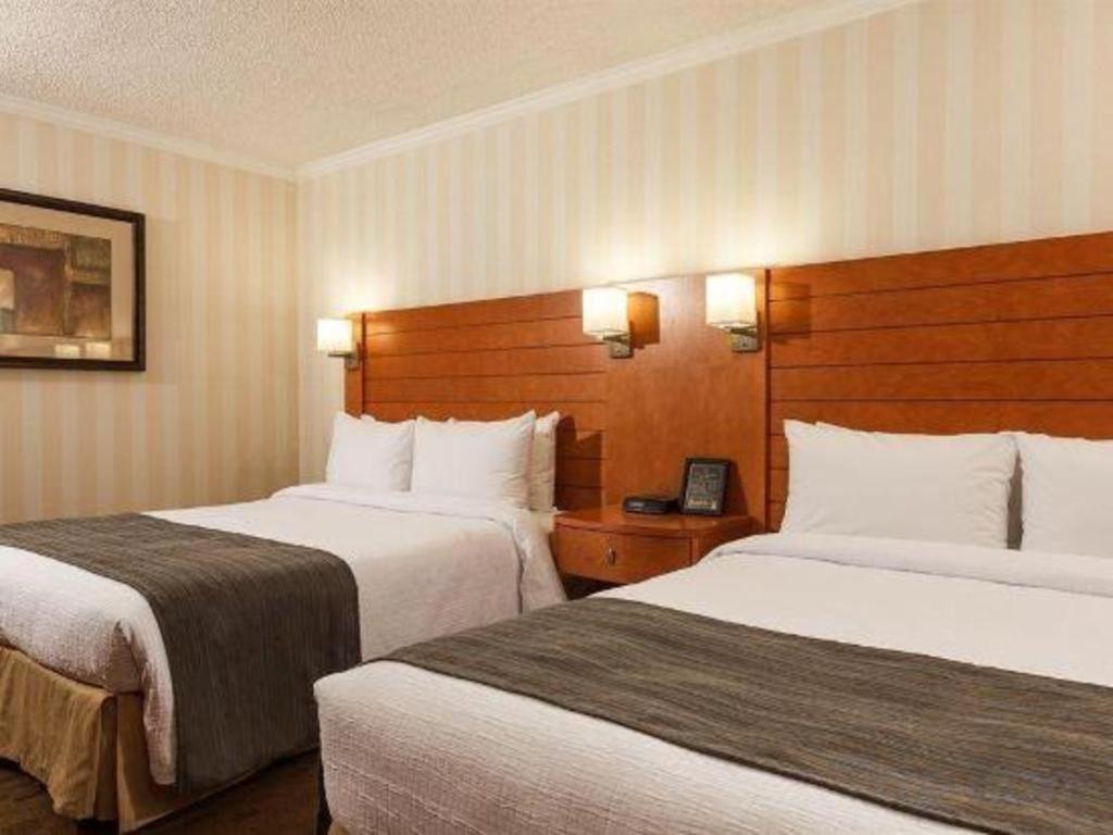 The Glenmore Inn & Convention Centre YYC Exterior photo