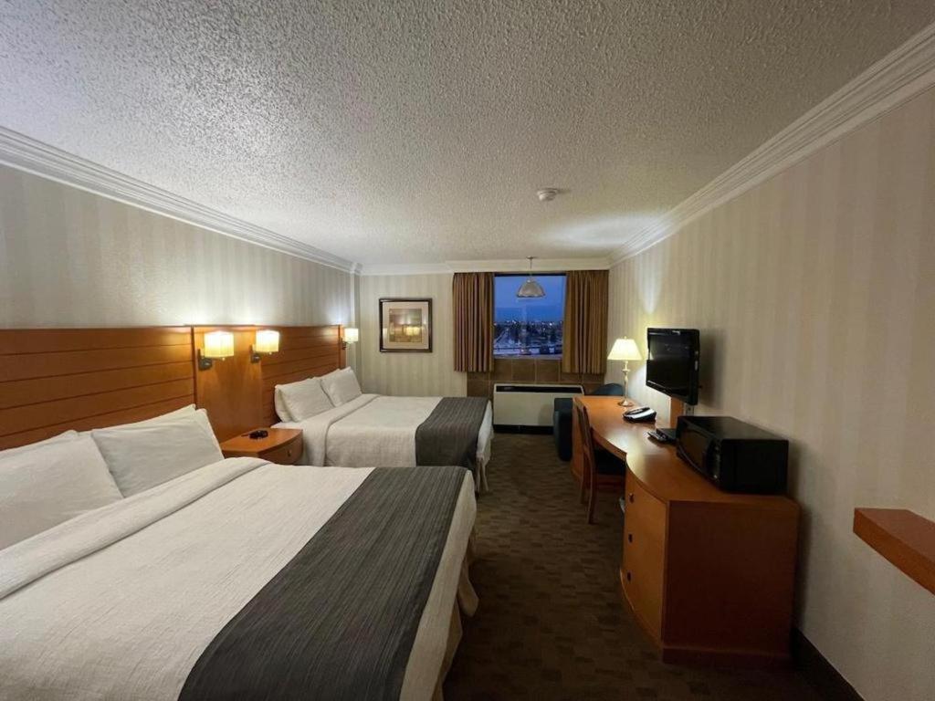 The Glenmore Inn & Convention Centre YYC Exterior photo